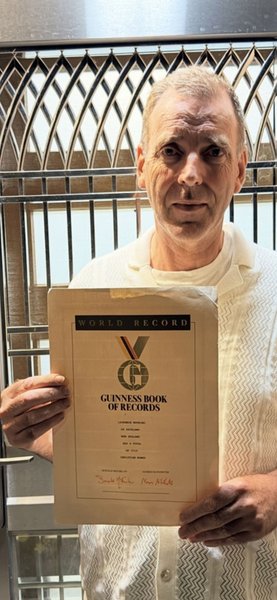 Мистер Уоткинс с сертификатом