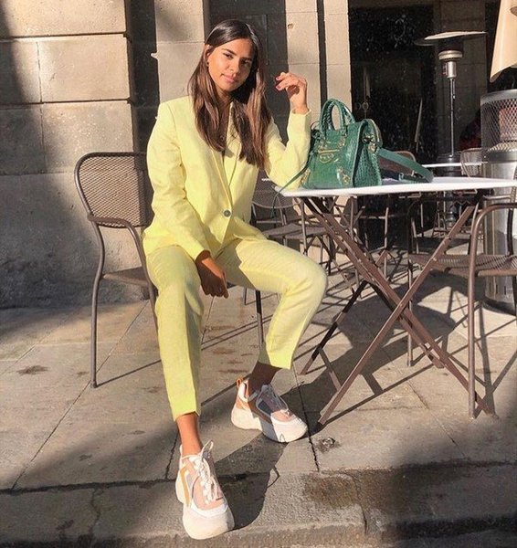 Светло-желтый 2021