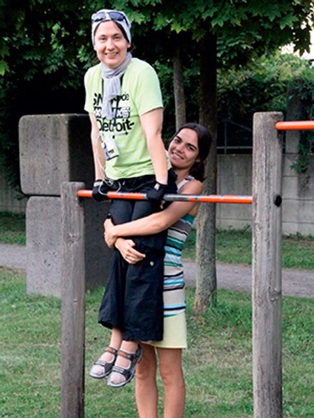 

Друг для друга. Ира переехала в Киев из Запорожья, и вместе с Маней они создали фонд "Открытые ладони"
