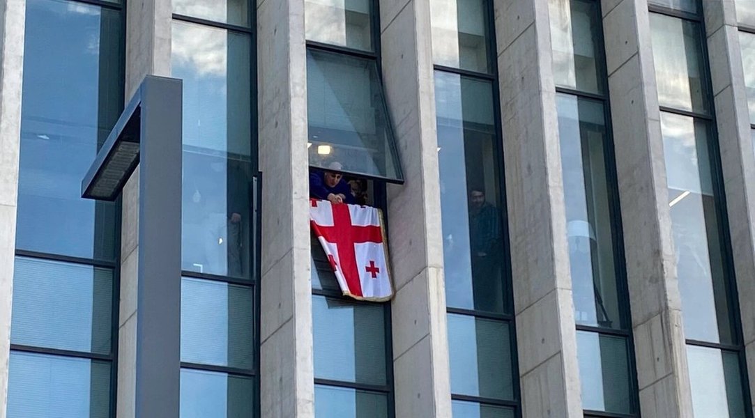 Тбилиси, Грузия, партия Саакашвили, Никанор Мелия, задержание, баррикады