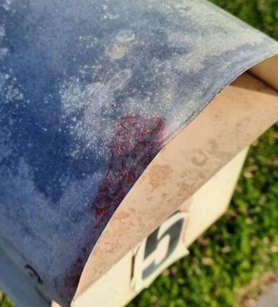 Етикет върху пощенската кутия Етикет на пощенската кутия, мистериозни знаци, етикет, заплаха, пощенска кутия, социални мрежи, крадци, престъпници