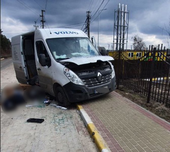 Расстрелянный оккупантами на Киевщине гражданский автомобиль