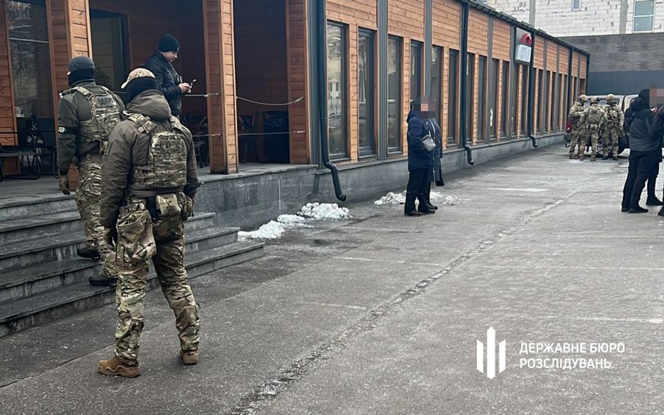 ГБР провело обшуки за 17 адресами