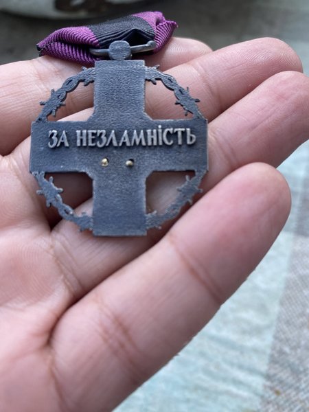 Євген Шибалов повернув Зеленському відзнаку Експолонений Євген Шибалов повернув президенту Володимиру Зеленському відзнаку