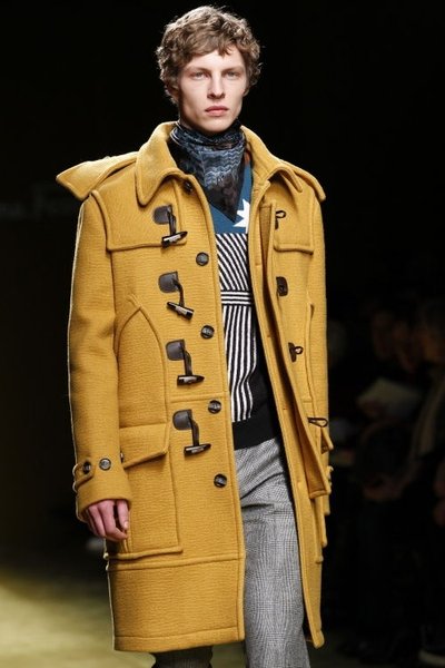 Мужское пальто ярких оттенков 2021 фото