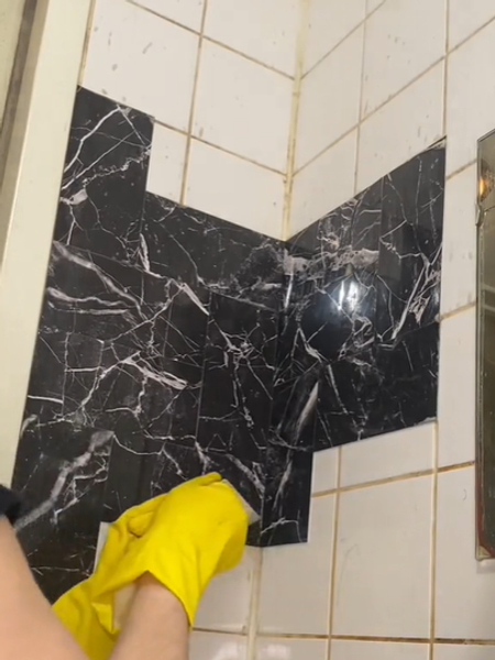 Уборщица показала, как выглядит ванна до и после генеральной уборки, видео, тренды TikTok, работа по дому