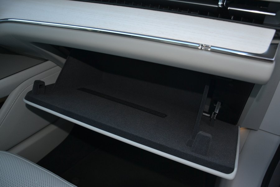 бардачок Volvo ES90