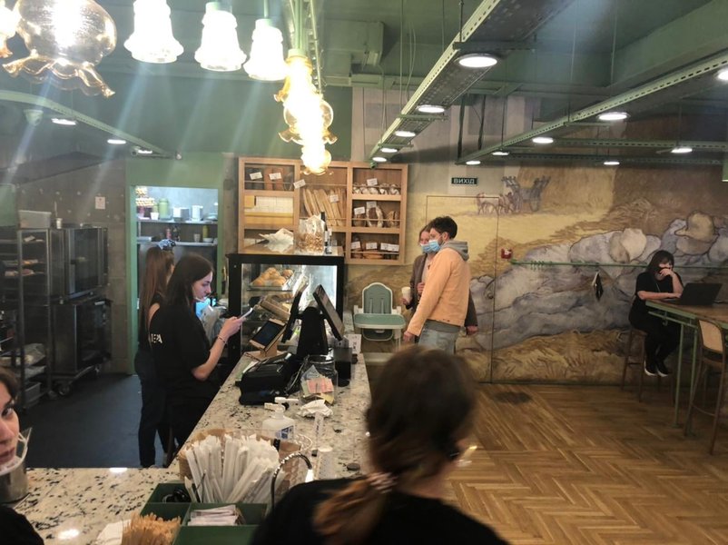 Відвідувачі в одному з київських кафе