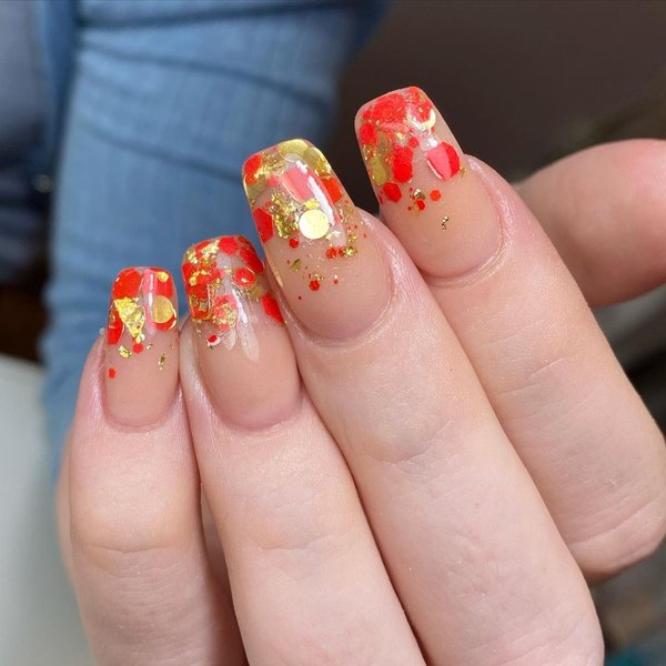 маникюр с глиттером, модный маникюр, маникюр 2022, тренды маникюра