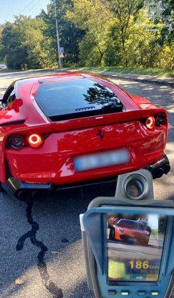 Феррарі перевищення швидкості