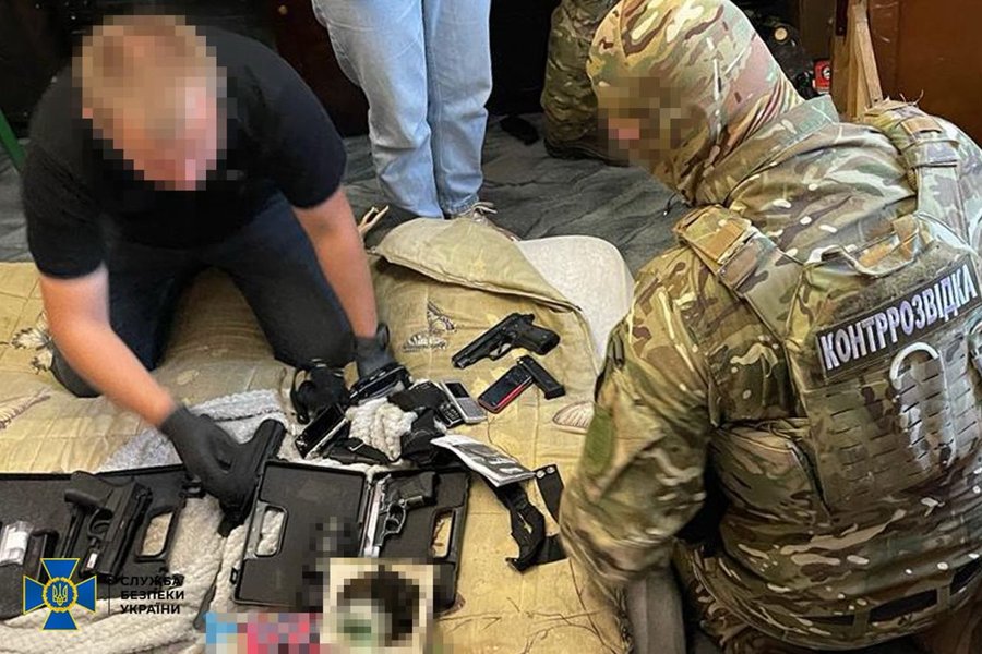 СБУ провела обыски по месту жительства информатора