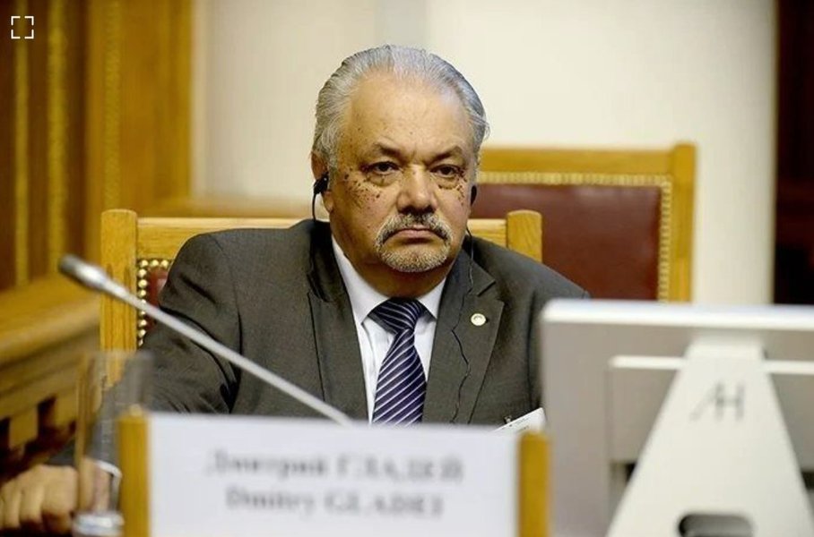 Татьяна Жданок — куратор Дмитрий Гладей