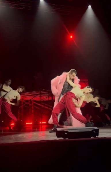 фрагмент вистави МУР Мобілізація Ужгороді, МУР, вистава, Ти Романтика