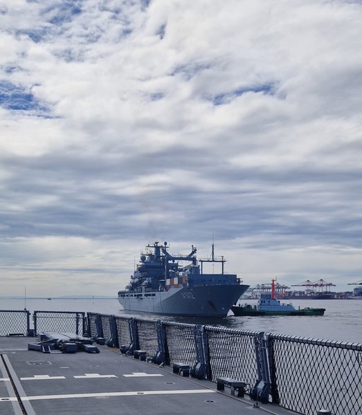 Немецкие корабли Baden-Wuerttemberg и Frankfurt am Main