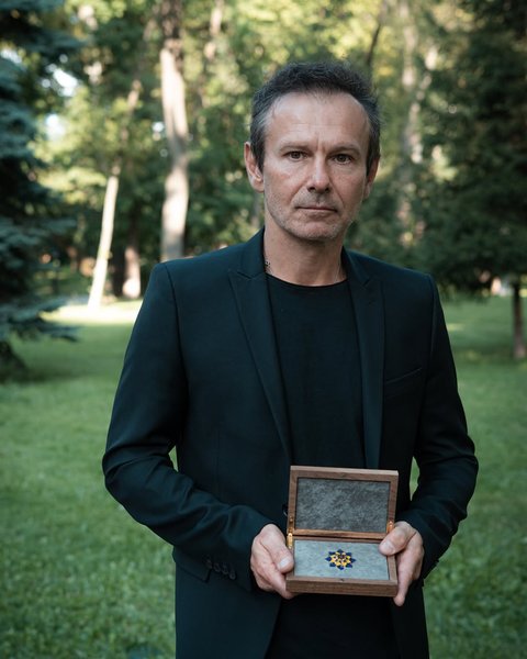 Пугачева поздравила Вакарчука с наградой с наградой