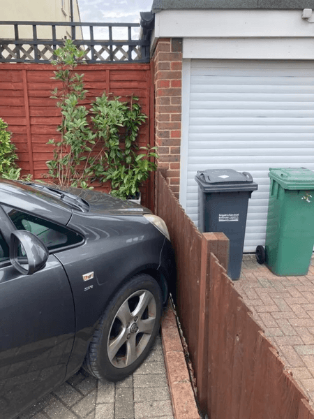 Дом, спор с соседями, снесли сарай, оставили мусор, спор за сад, земельный спор, суд с соседями, сарай в саду, снесли забор