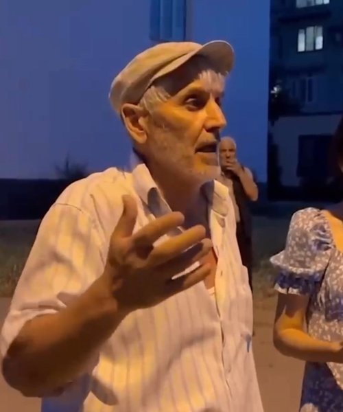 Активист в Махачкале на протесте