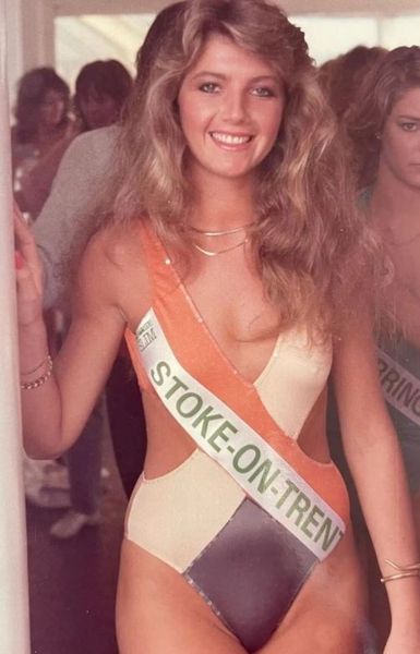 Мама і сестра майже ідентичні зовні, вони обидві перемогли в одному конкурсі, але з різницею в 40 років