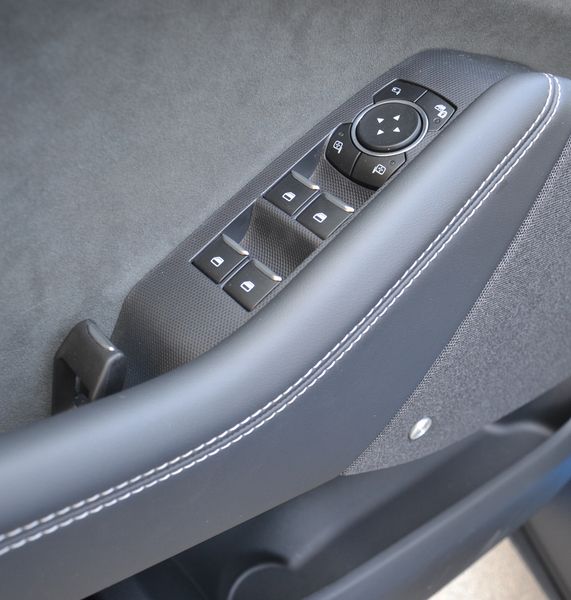 дверные ручки Ford Mustang, новый Ford Mustang Mach-E, электромобиль Ford Mustang, кроссовер Ford Mustang