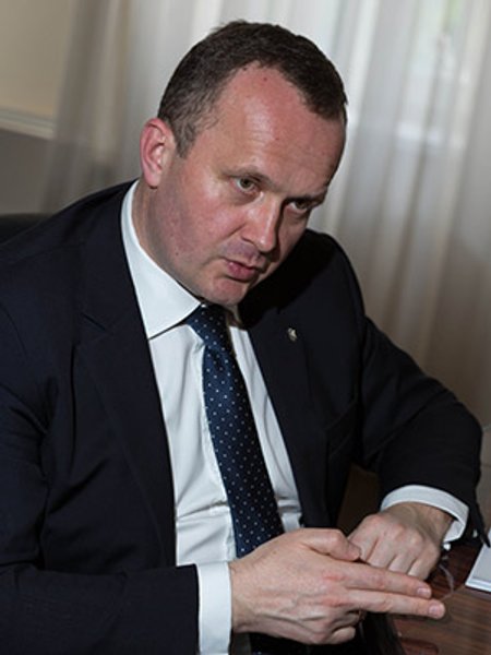 

Остап Семерак: "В 2015 году сумма экологического ущерба, причиненного лесам, составила более 100 млн грн. Но в подавляющем большинстве случаев рубки, которые называют незаконными, формально легализованы"
