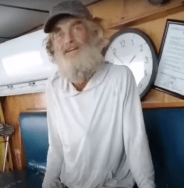 оцелял в океана 4 Няколко месеца в Тихия океан