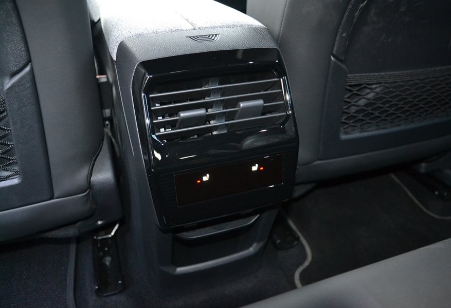 Задние сиденья оснащены подогревом