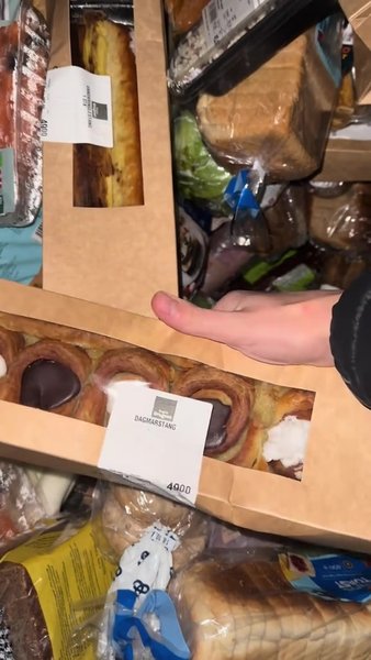 Булочка на помойке Булочка на помойке