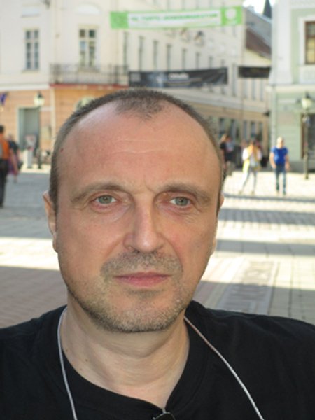 

Роман Лейбов: "Не думаю, что для украинского языка сейчас есть какая-то опасность, он стал достаточно успешным. Скажем, в Киеве дефолтным языком в кафе и ресторанах, как я заметил, сейчас является именно украинский, и перемены произошли буквально за последние несколько лет"
