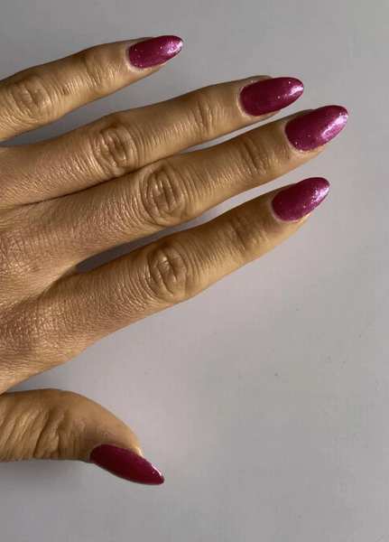 Женщина съедает много моркови, целый день ела морковь, кожа оранжевого цвета, полезно для здоровья, кератин, Умпа-Лумпа