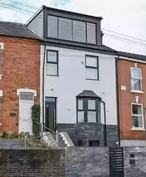 В Великобритании женщина вынуждена снести новую часть дома после жалоб соседей