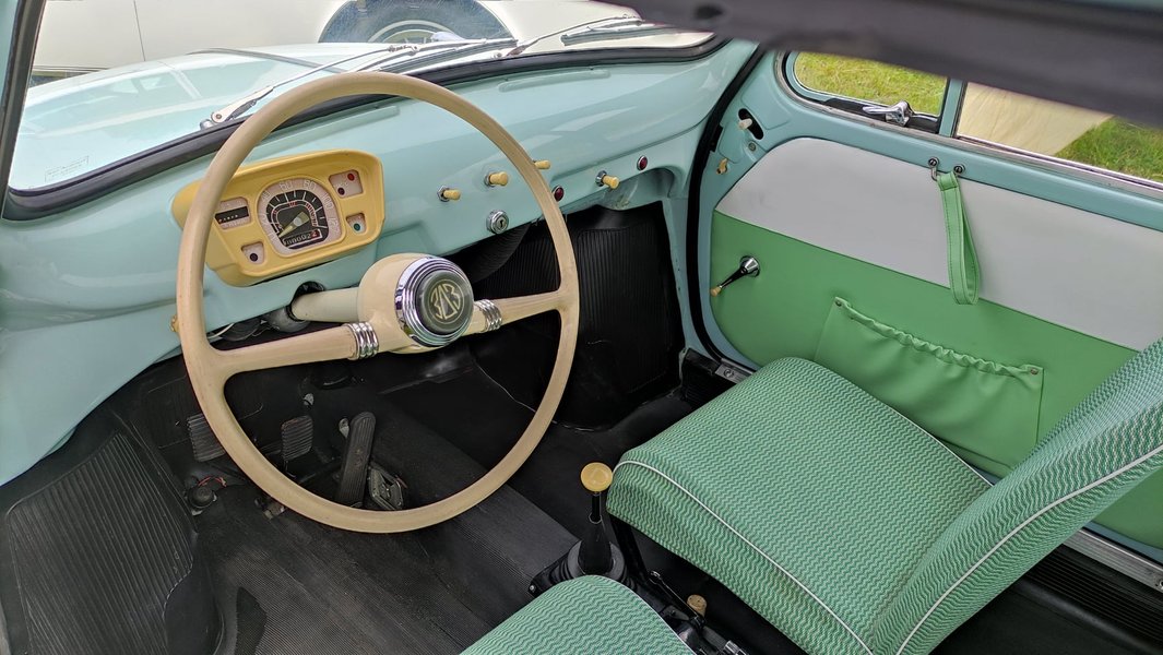 В салоне ЗАЗ-965. Фото: Олег Василевский