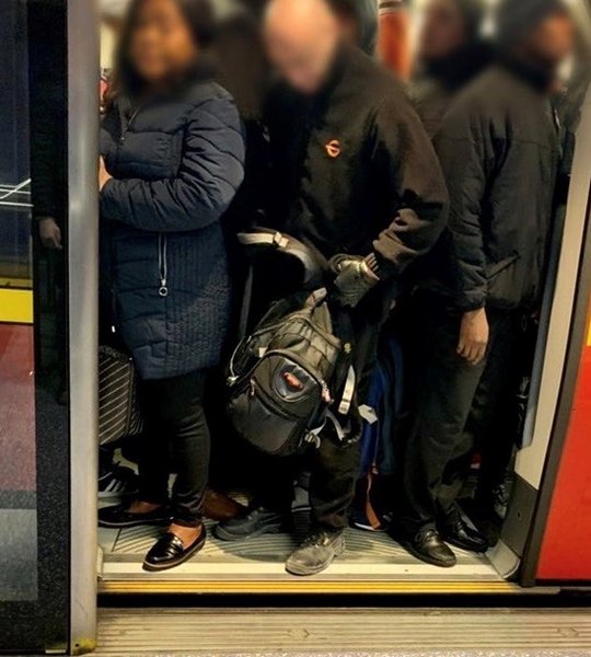 Переполненное метро в Лондоне