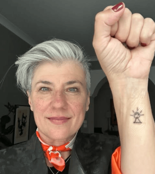 Наталка Цмоць демонструє татуювання