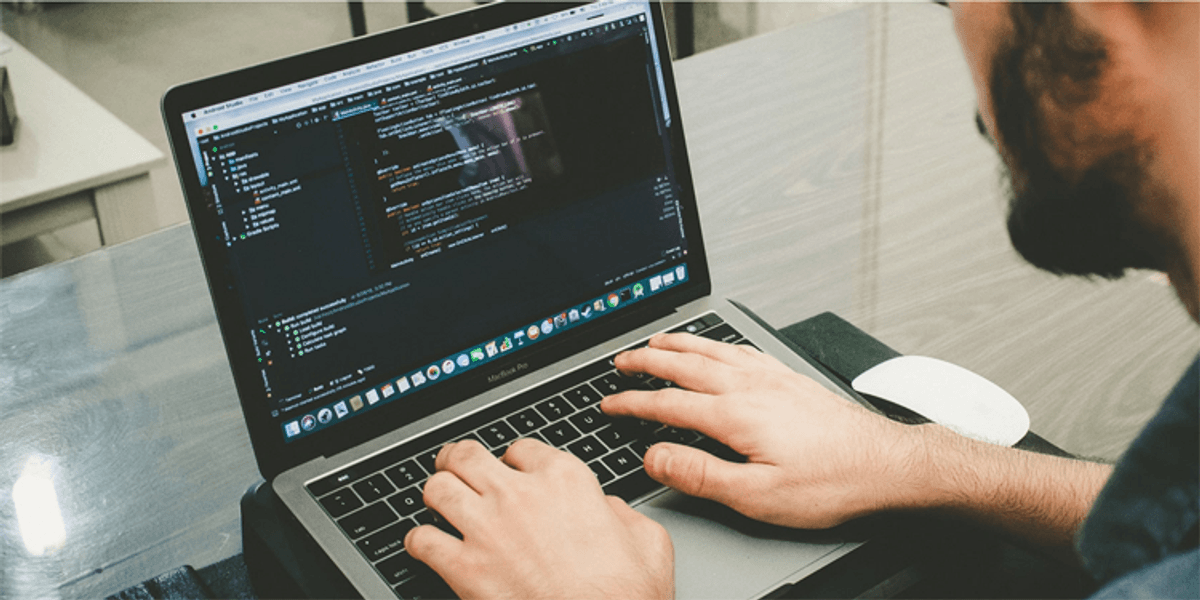 ІТ-шники, які отримують зарплати в доларах, найменше постраждали від кризи