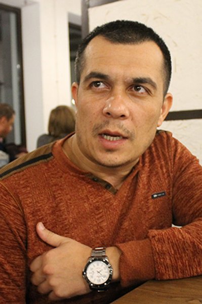 

Эмиль Курбединов: "Цены в Крыму, как в Москве, если не выше. Такси очень дорогое, в Ростове дешевле. Медицина бесплатная — никакая. Все дороги, которые в том году отстроили, поплыли"
