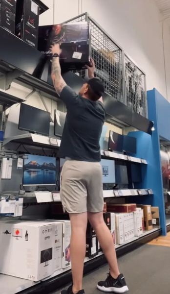 Чоловік з величезним зростом не може поміститись у літак, зовнішність, рекорд,  Бо Браун з Атланти, фото, США