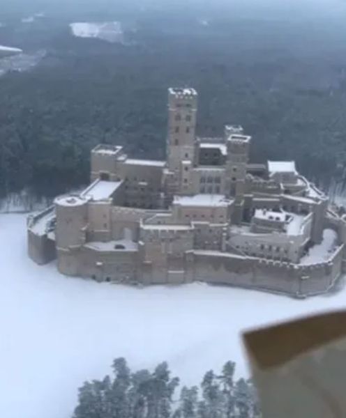 Замок посреди заповедника в Польше, недвижимость, интересные локации, странные места, туризм, путешествия