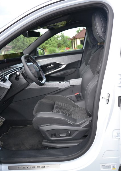 Передние сиденья Peugeot 3008 передние сиденья