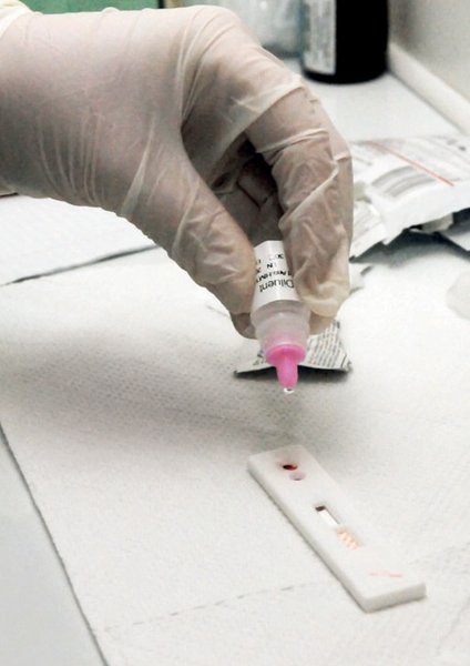 

Украинцы не любят проходить тесты на ВИЧ, и это одна из причин того, что реальное количество инфицированных растет
