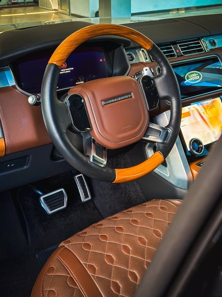 Интерьер Range Rover разработал итальянский производитель мебели Poltrona Frau