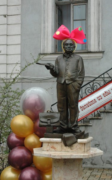 памятник Михаилу Жванецкому, фото