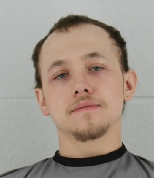 Сервитьорът развали храната Ресторант, стекхаус, сервитьор развали храна, пържола, заснет как разваля храната, сервитьорът е арестуван, жалба на клиент