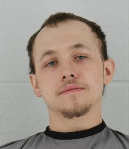 Ресторан, стейк-хаус, официант портил еду, стейк, снимал на видео как портит еду, арестовали официанта, жалоба клиентов