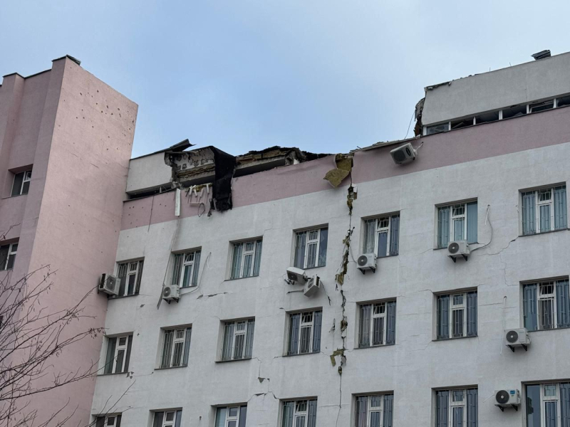 обстріл лікарня, влучення ракети