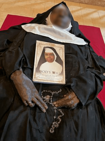 Похороны монахини, монахиня, Чудо Миссури, похороны, раскопки,