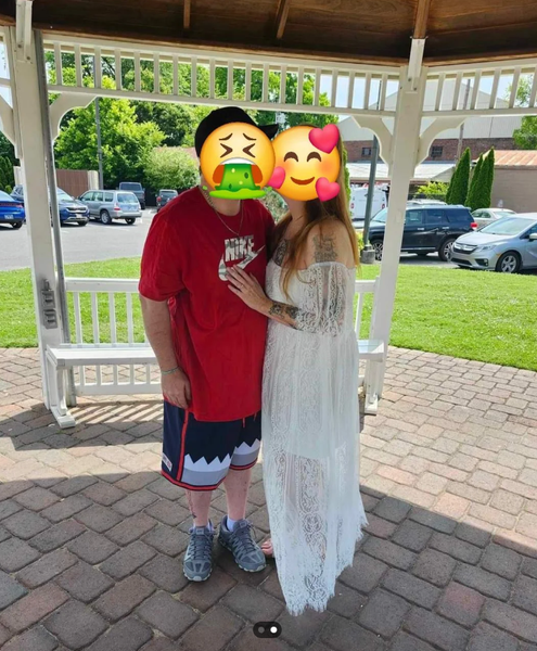 Одежда жениха на свадьбе удивила гостей, курьезы, наряды, приколы, социальные сети, фото