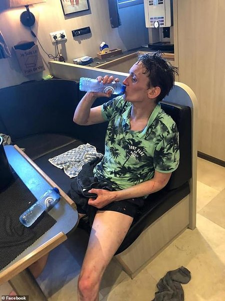 Врятованому байдарочнику запропонували баточник "Снікерс"