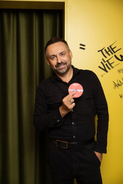 MONATIK, MONATIK персональная выставка, MONATIK картины, MONATIK арт-объекты, MONATIK персональная выставка и гости