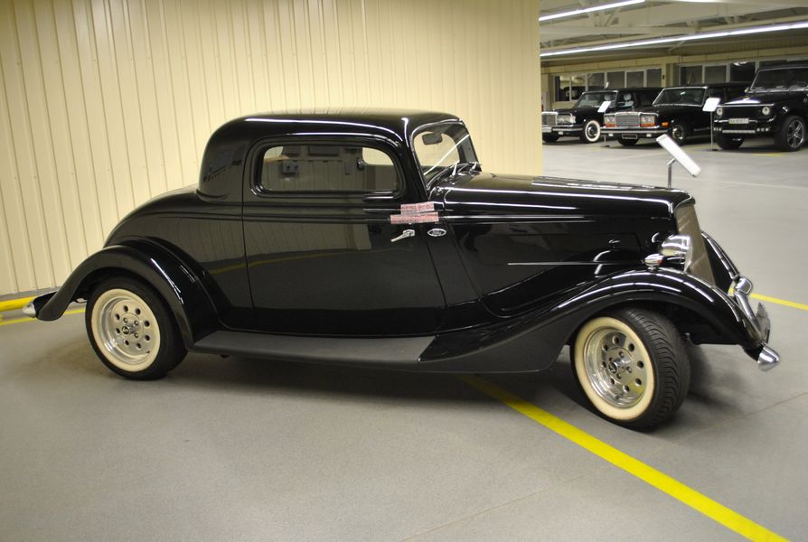 Ford V8 1932, авто януковича