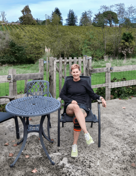 Британка живе в котеджі з басейном, верандою і видом на виноградники на південному заході Франції